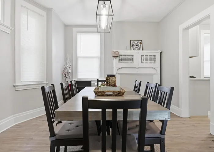 Stylish Mt. Washington With Private Deck And Easy Access To Downtown And Stadiums Holiday home *