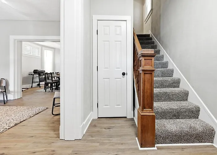 Stylish Mt. Washington With Private Deck And Easy Access To Downtown And Stadiums Holiday home
