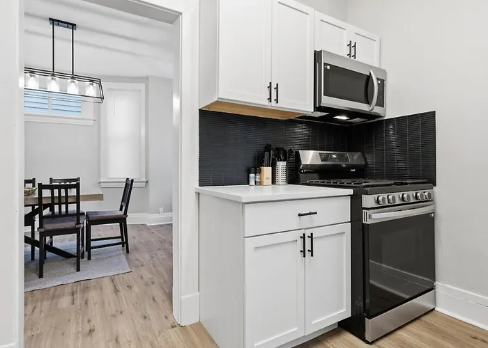 Stylish Mt. Washington With Private Deck And Easy Access To Downtown And Stadiums Holiday home