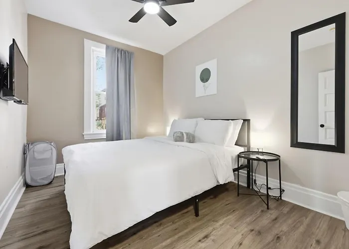 Stylish Mt. Washington With Private Deck And Easy Access To Downtown And Stadiums Holiday home