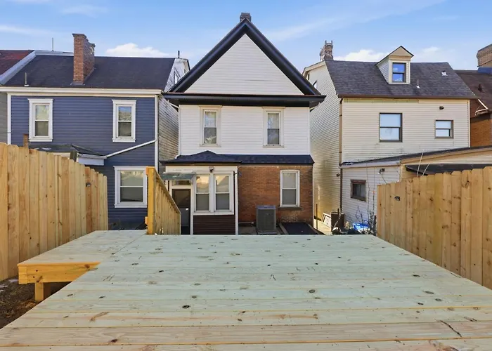 Stylish Mt. Washington With Private Deck And Easy Access To Downtown And Stadiums Holiday home